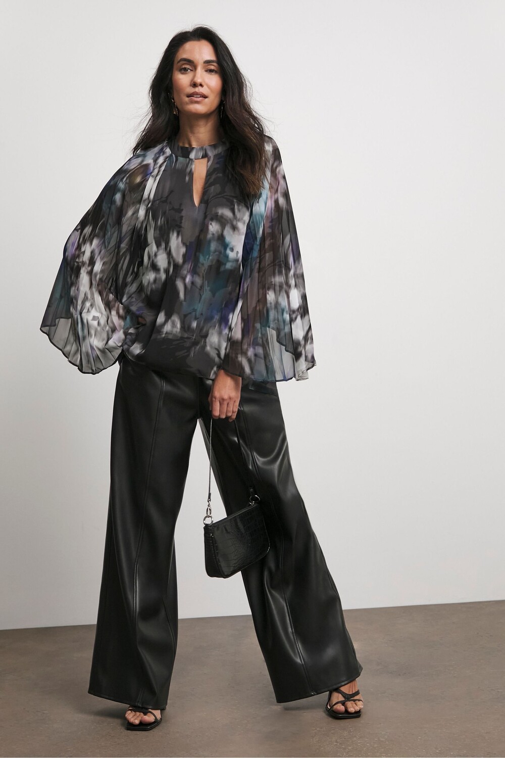 Замочная скважина плиссированная блузка Joanna Hope, черный
Замочная скважина плиссированная блузка Joanna Hope, черный