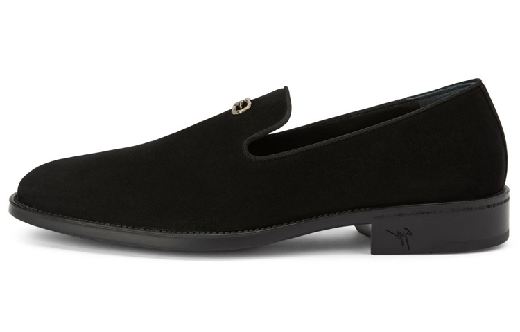 Босоножки-лодочки Lmrham с логотипом на бляшке из замши Giuseppe Zanotti
Босоножки-лодочки Lmrham с логотипом на бляшке из замши Giuseppe Zanotti