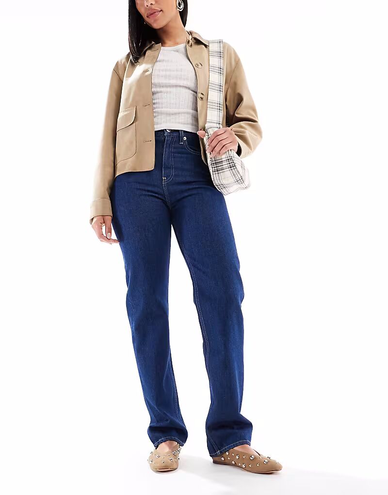 Прямые джинсы Calvin Klein Jeans с высокой посадкой из темного денима
Прямые джинсы Calvin Klein Jeans с высокой посадкой из темного денима