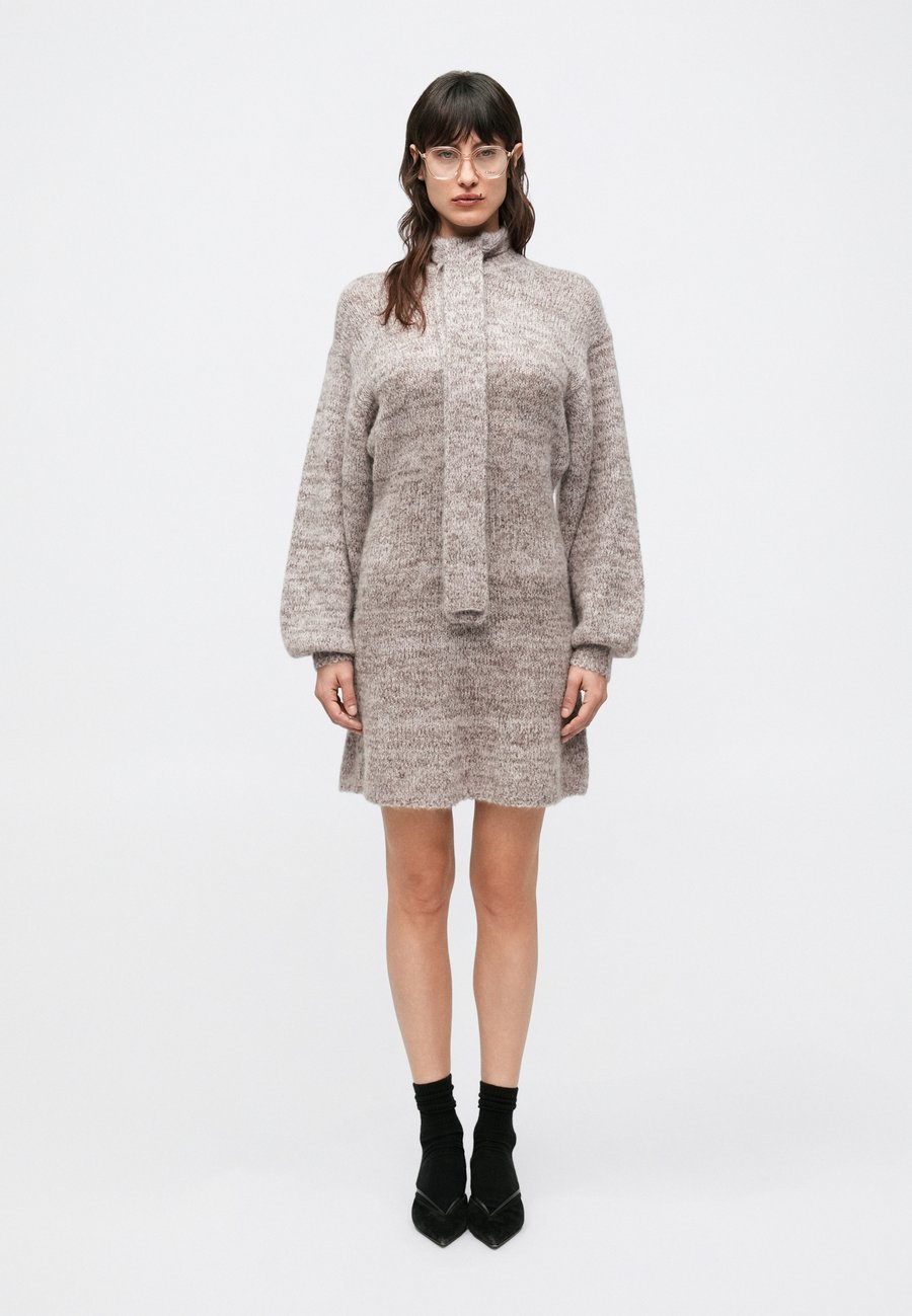 Платье DESIGNERS REMIX VERONA SHORT DRESS, Pastel Pink/Chocolate Mix/Black
Платье DESIGNERS REMIX VERONA SHORT DRESS, Pastel Pink/Chocolate Mix/Black