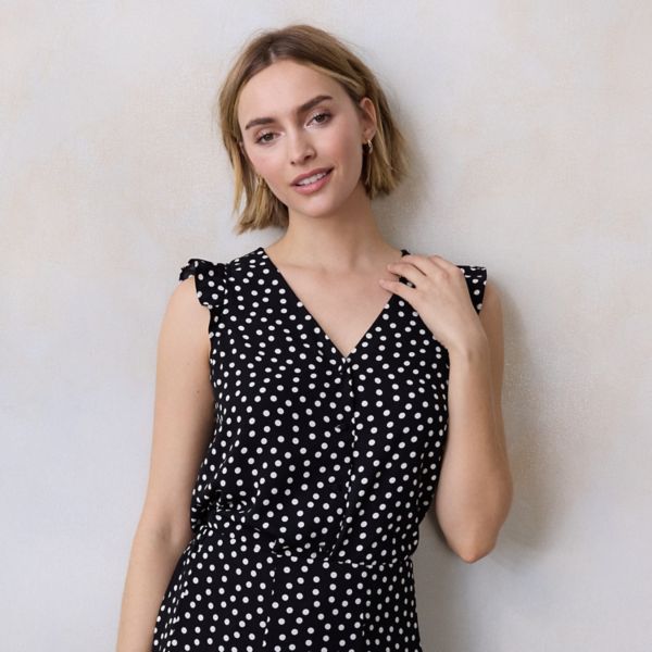 Маленький топ с рюшами на плечах и v-образным вырезом Lc Lauren Conrad, цвет black cheery dot
Маленький топ с рюшами на плечах и v-образным вырезом Lc Lauren Conrad, цвет black cheery dot