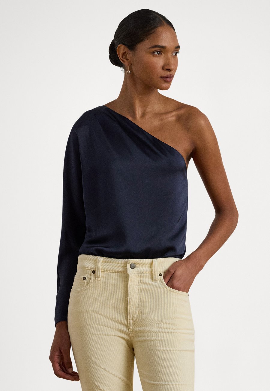 Блуза Lauren Ralph Lauren SATIN CHARMEUSE ONE-SHOULDER BLOUSE, Navy/Dark Blue
Блуза Lauren Ralph Lauren SATIN CHARMEUSE ONE-SHOULDER BLOUSE, Navy/Dark Blue