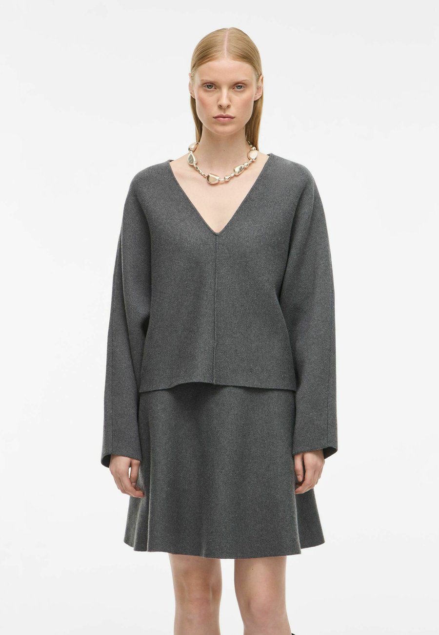 Джемпер Rouge Edit V-AUSSCHNITT, Dark Grey Melange/Dark Grey
Джемпер Rouge Edit V-AUSSCHNITT, Dark Grey Melange/Dark Grey