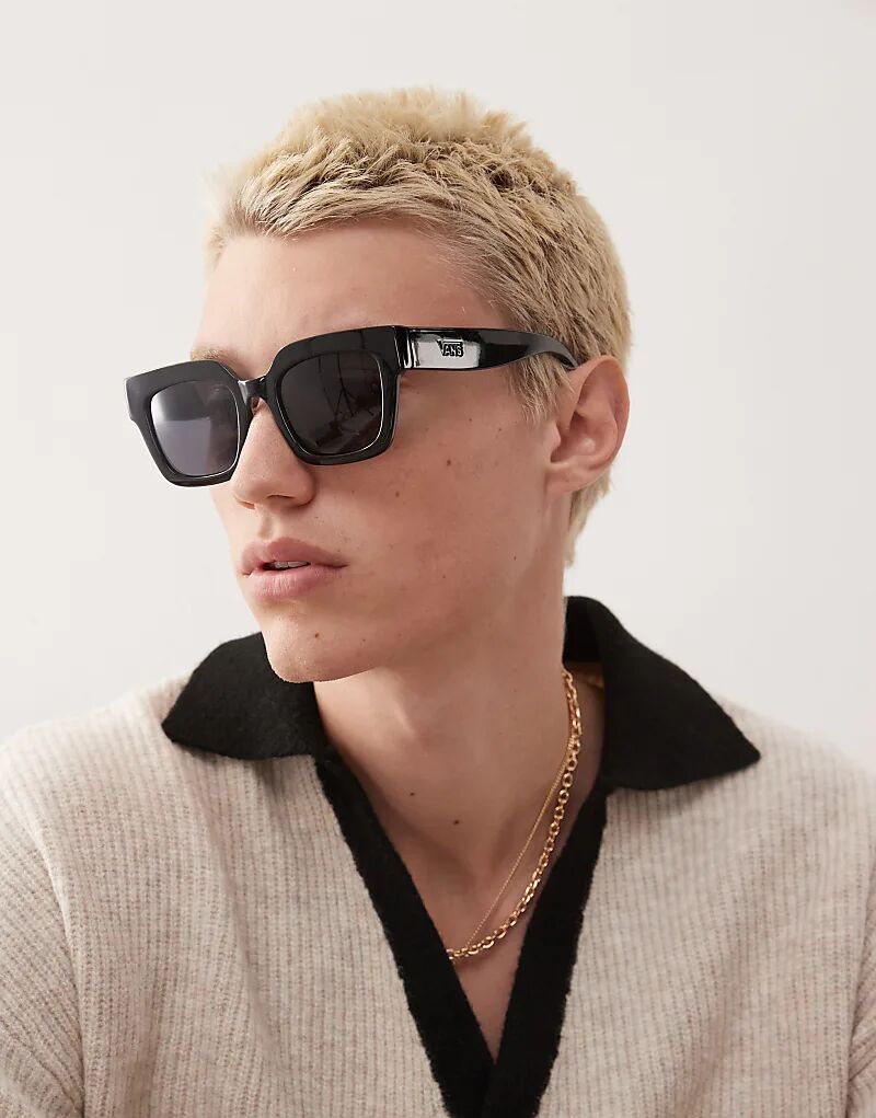 Солнцезащитные очки Vans Belden черного и золотого цветов
Солнцезащитные очки Vans Belden черного и золотого цветов