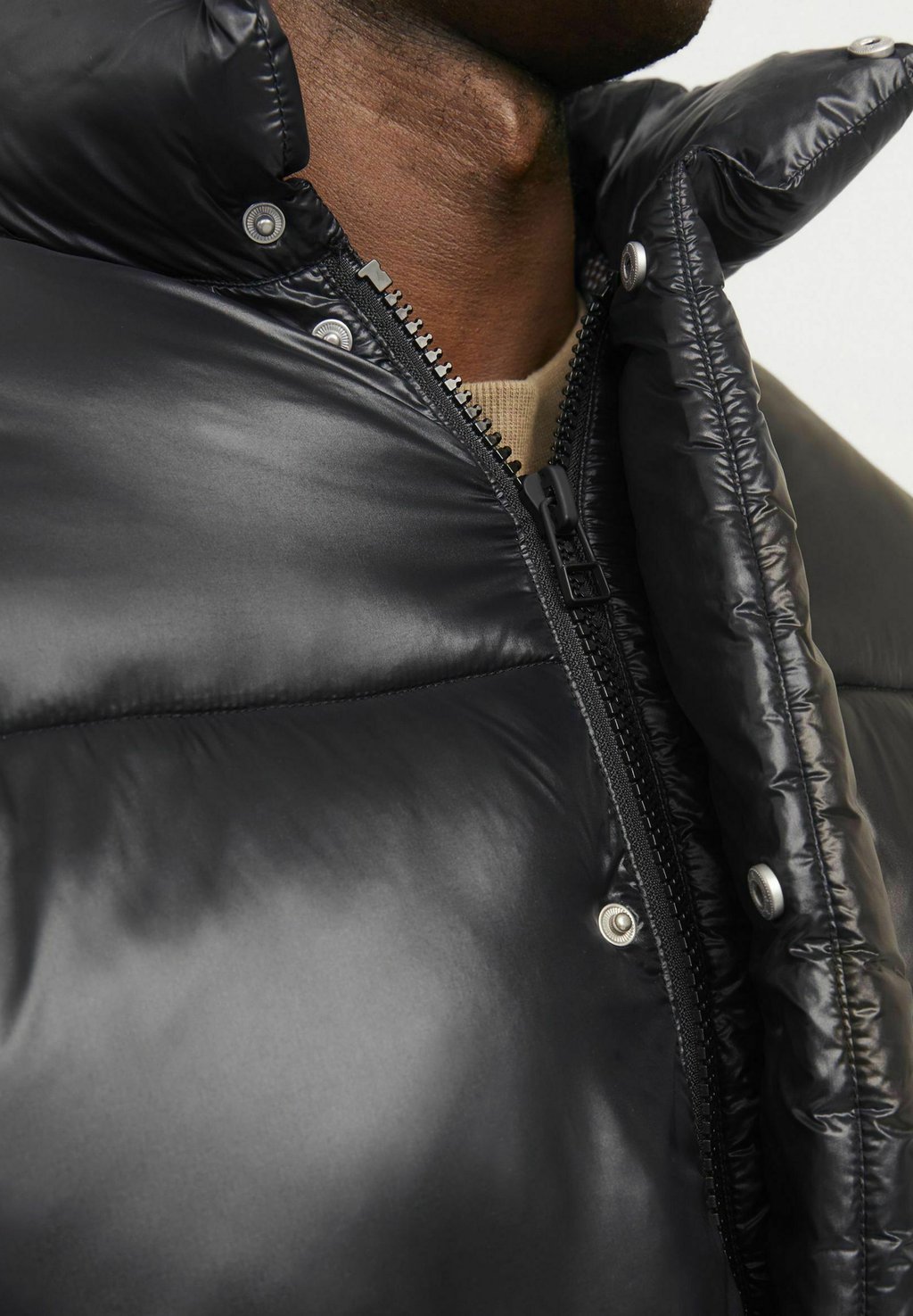 Зимняя куртка STEPP Jack & Jones, черный
Зимняя куртка STEPP Jack & Jones, черный