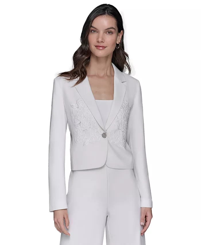 Женский укороченный вышитый блейзер KARL LAGERFELD PARIS, белый
Женский укороченный вышитый блейзер KARL LAGERFELD PARIS, белый
