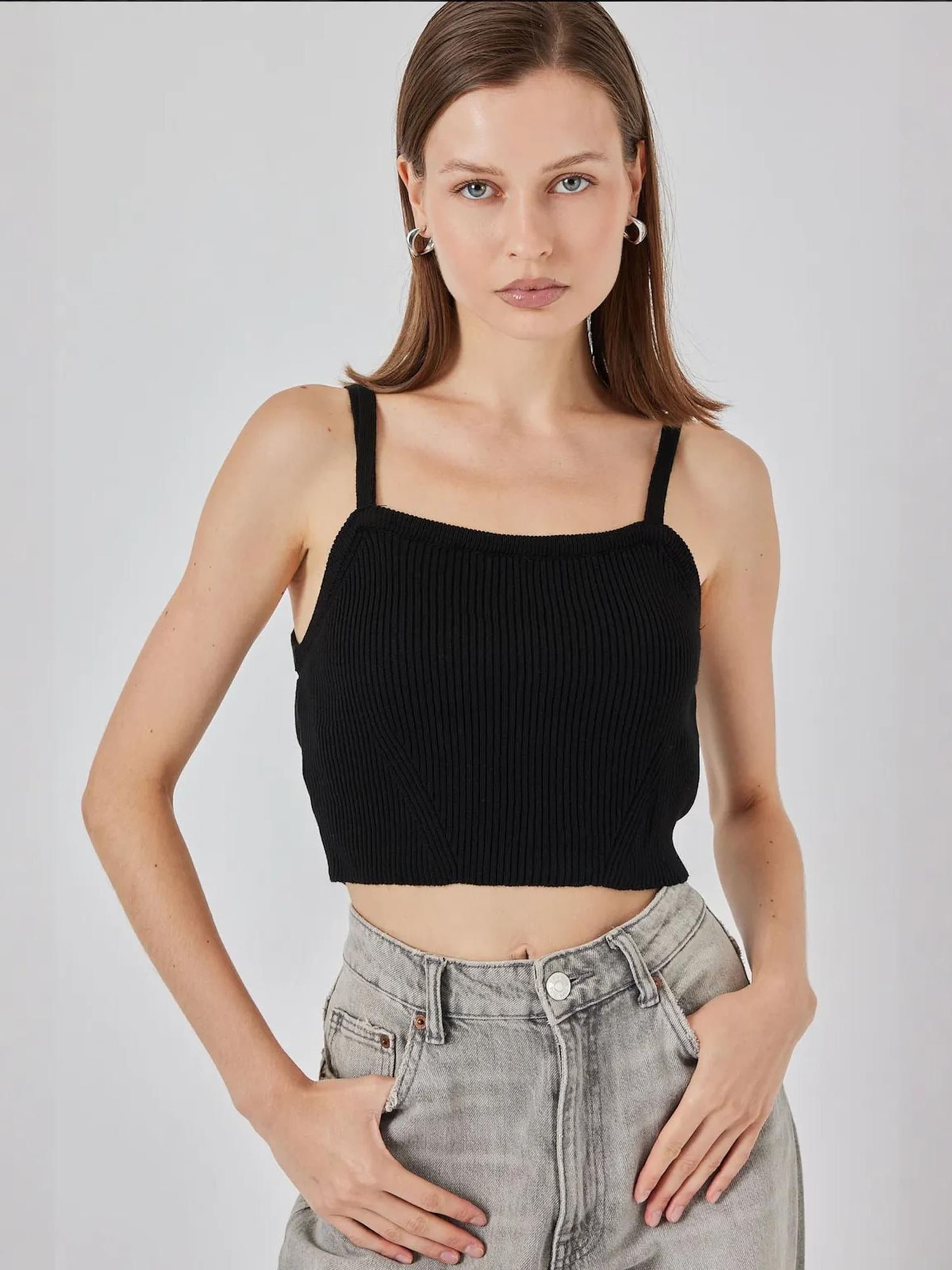 Bigdart Вязаный топ черного цвета
Bigdart Вязаный топ черного цвета