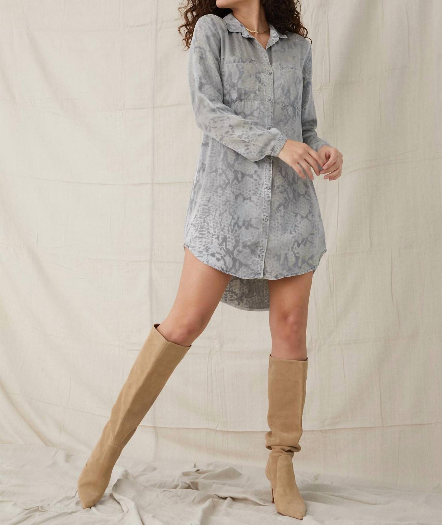 Платье-хипстер с нарисованным вручную принтом под змею Bella Dahl, цвет hand painted snake print
Платье-хипстер с нарисованным вручную принтом под змею Bella Dahl, цвет hand painted snake print