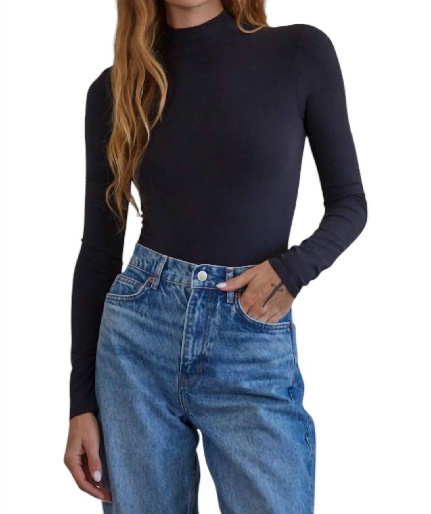 Боди с длинным рукавом и воротником-стойкой черного цвета By Together
Боди с длинным рукавом и воротником-стойкой черного цвета By Together