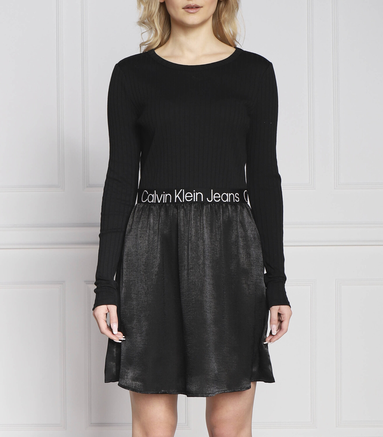 Платье CALVIN KLEIN JEANS LOGO ELASTIC, черный
Платье CALVIN KLEIN JEANS LOGO ELASTIC, черный