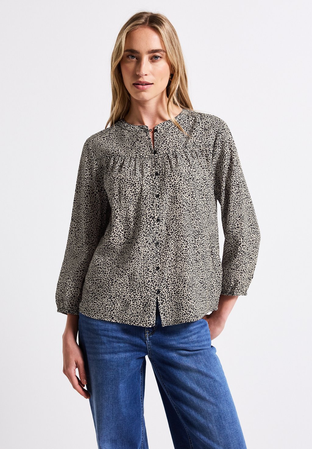 Блуза STRUKTUR MIT LEO-MUSTER Street One, бежевый
Блуза STRUKTUR MIT LEO-MUSTER Street One, бежевый