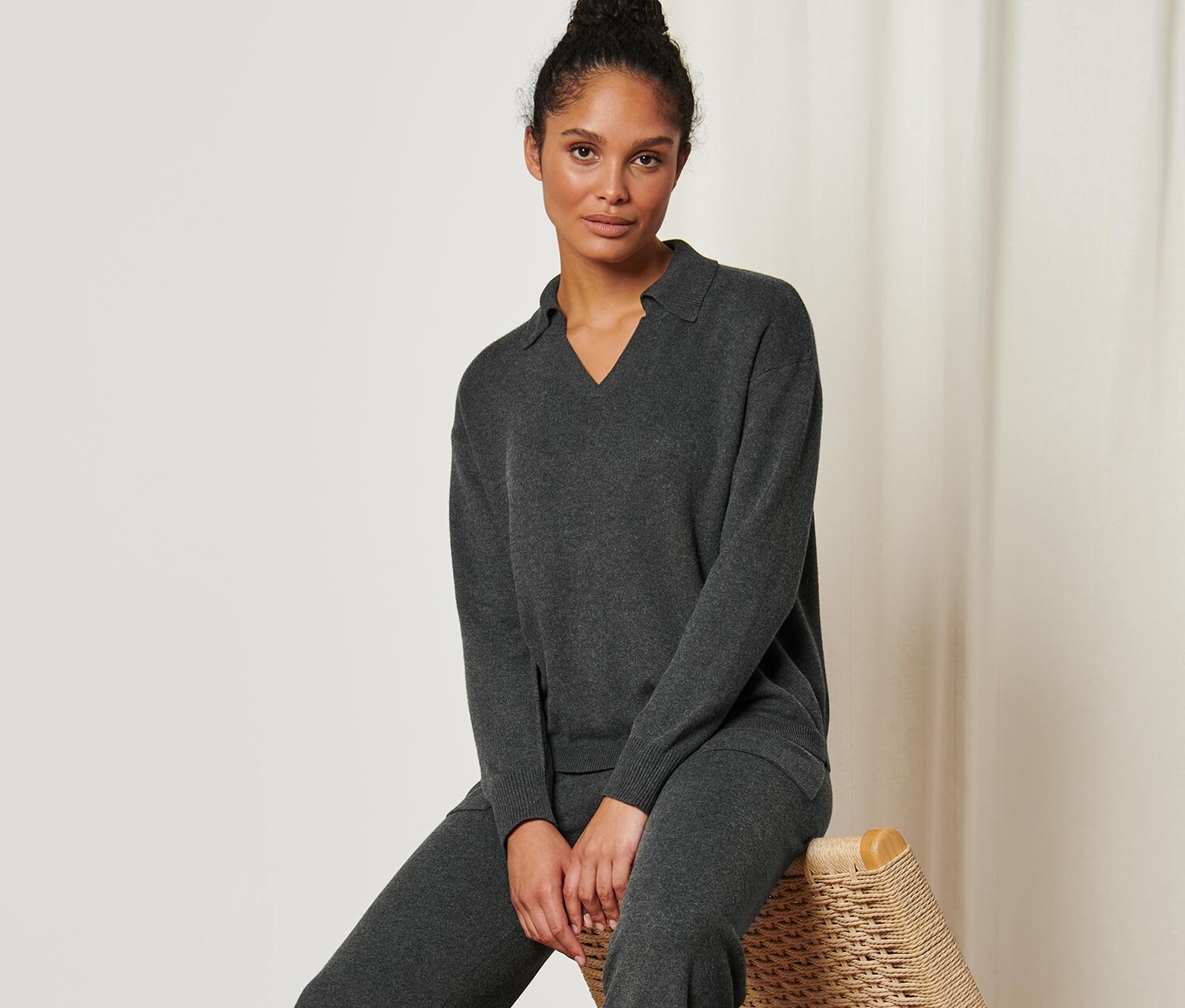 Вязаный свитер с воротником-поло Tchibo, антрацит
Вязаный свитер с воротником-поло Tchibo, антрацит