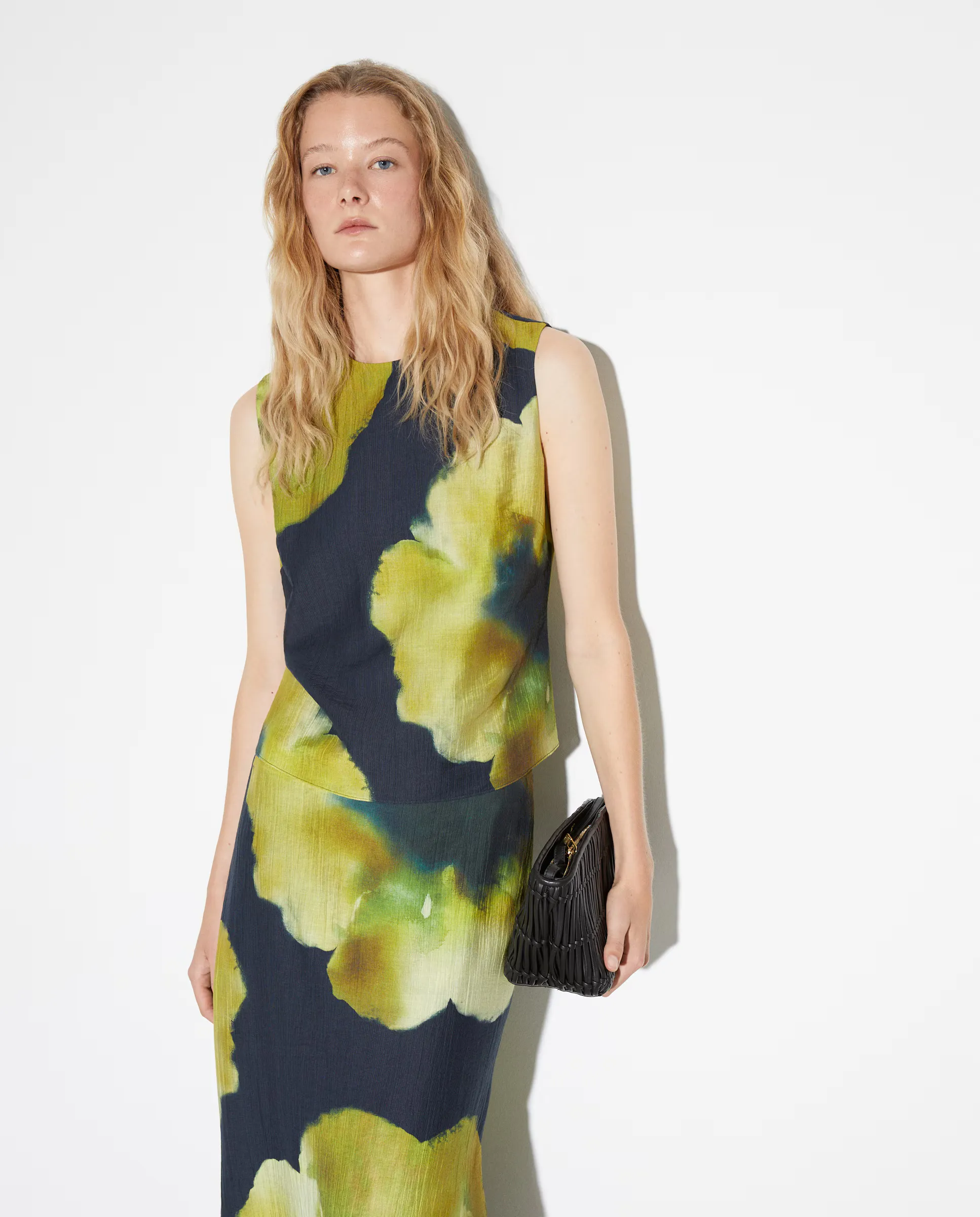 Женский топ без рукавов с крупным цветочным принтом Woman El Corte Inglés, зеленый
Женский топ без рукавов с крупным цветочным принтом Woman El Corte Inglés, зеленый