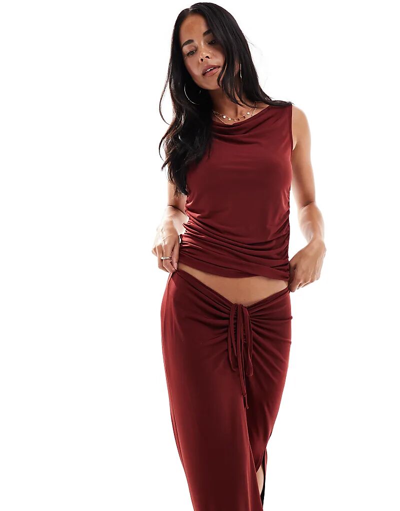 Облегающий топ без рукавов с разрезом на горловине Vero Moda бордового цвета
Облегающий топ без рукавов с разрезом на горловине Vero Moda бордового цвета