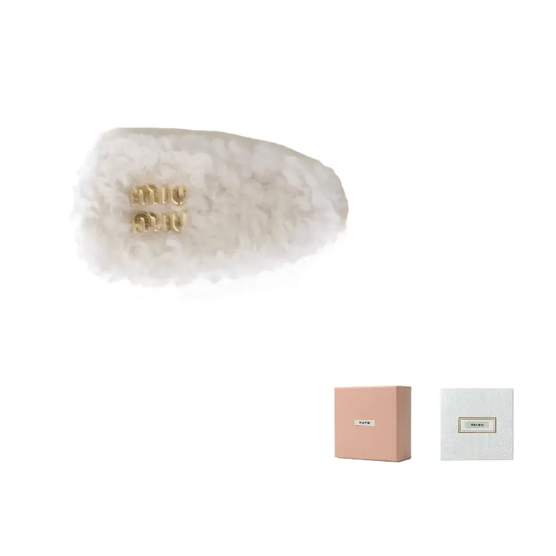 Заколка для волос с плетеным логотипом MIU MIU, белый
Заколка для волос с плетеным логотипом MIU MIU, белый