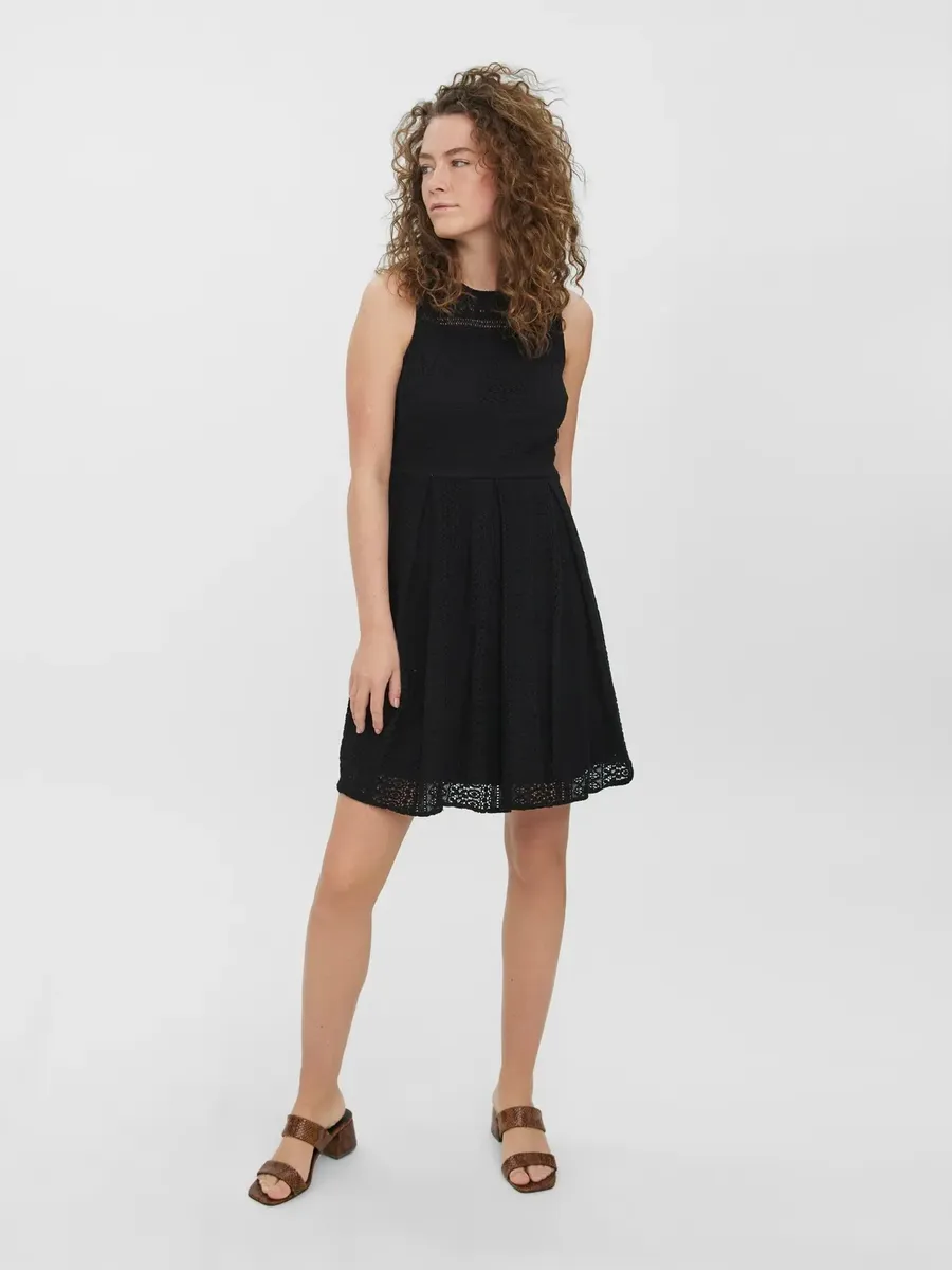 Мини-платье Vero Moda "VMHONEY LACE S/L O-NECK SHORT DRESS WVN", черный
Мини-платье Vero Moda "VMHONEY LACE S/L O-NECK SHORT DRESS WVN", черный