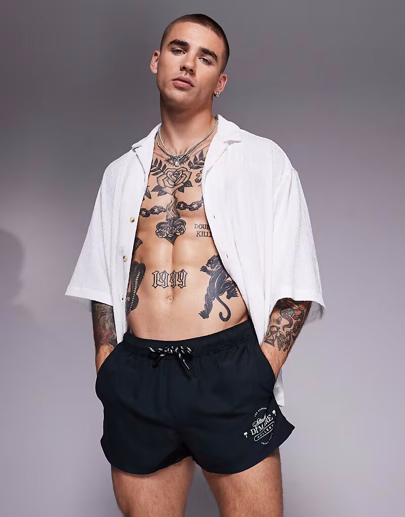 Шорты для плавания ASOS DESIGN суперкороткой длины с черно-белым принтом 
Шорты для плавания ASOS DESIGN суперкороткой длины с черно-белым принтом