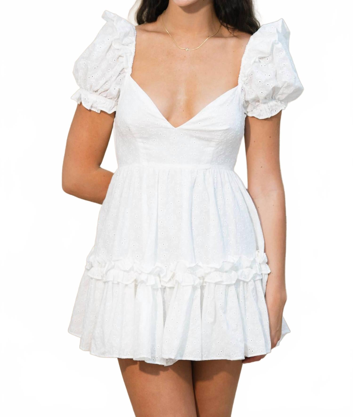 Белое мини-платье с рюшами и люверсами Sky to Moon
Белое мини-платье с рюшами и люверсами Sky to Moon