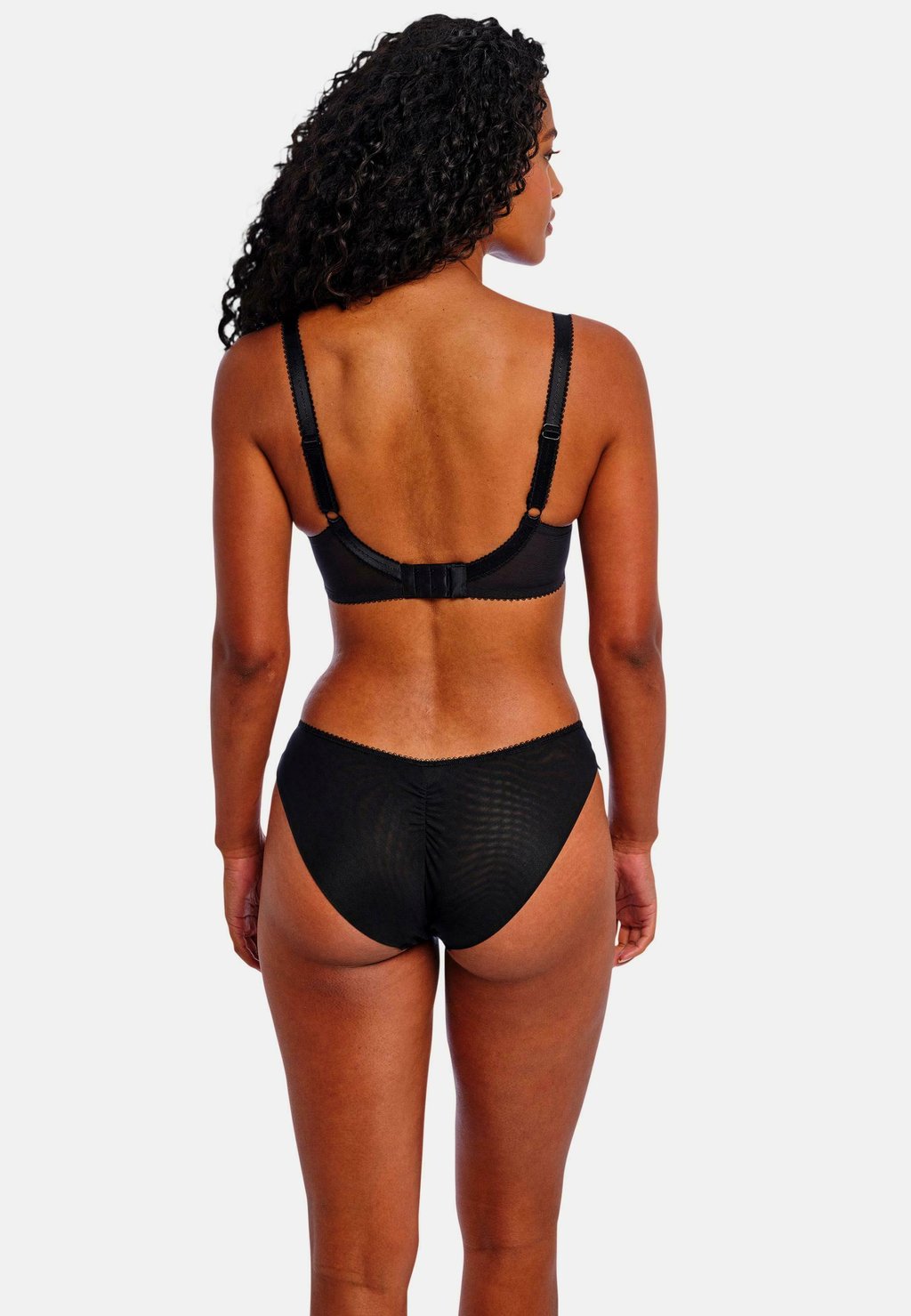 Бюстгальтер на косточках LOVELAND Freya, черный
Бюстгальтер на косточках LOVELAND Freya, черный