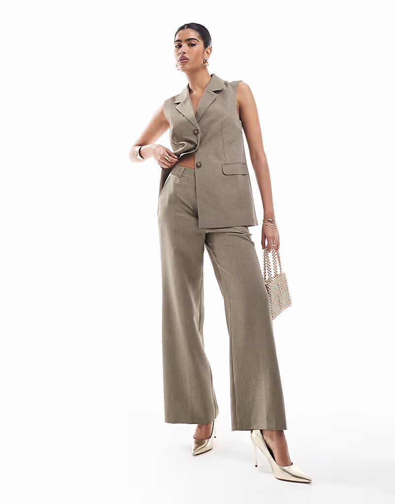 Широкие брюки цвета хаки Miss Selfridge
Широкие брюки цвета хаки Miss Selfridge