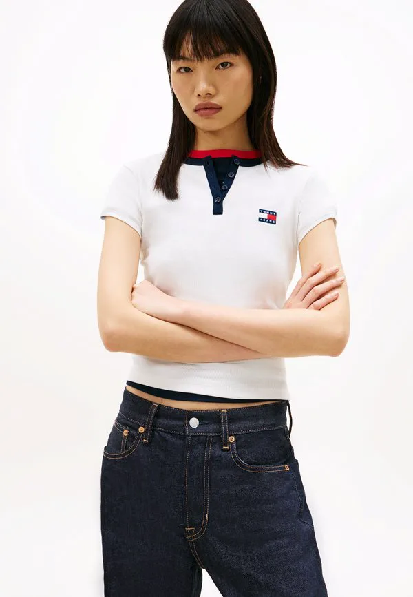 Футболка-Поло tommy badge, ребристая, облегающая, базовая футболка. Tommy Jeans, Ecru, Бежевый, Футболка-Поло tommy badge, ребристая, облегающая, базовая футболка. Tommy Jeans, Ecru
Футболка-Поло tommy badge, ребристая, облегающая, базовая футболка. Tommy Jeans, Ecru, Бежевый, Футболка-Поло tommy badge, ребристая, облегающая, базовая футболка. Tommy Jeans, Ecru
