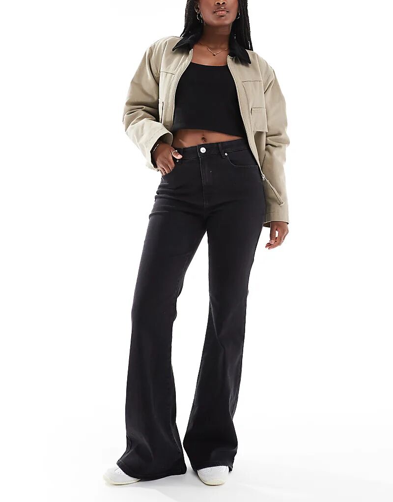 Джинсы-клеш в стиле ретро Henni с высокой талией, черного цвета с потертостями
Джинсы-клеш в стиле ретро Henni с высокой талией, черного цвета с потертостями