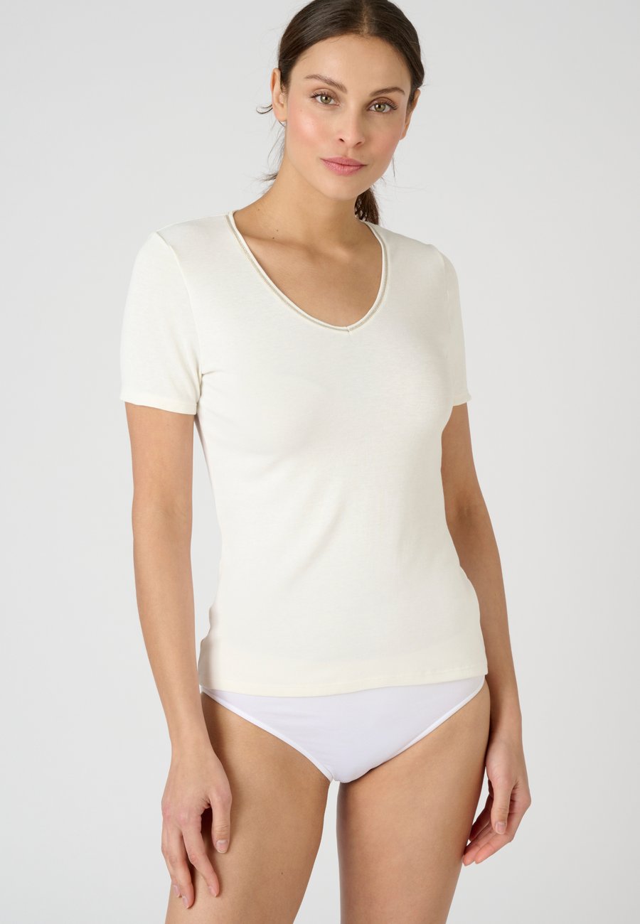 Футболка Damart MANCHES COURTES SENSITIVE, Off-White/White
Футболка Damart MANCHES COURTES SENSITIVE, Off-White/White