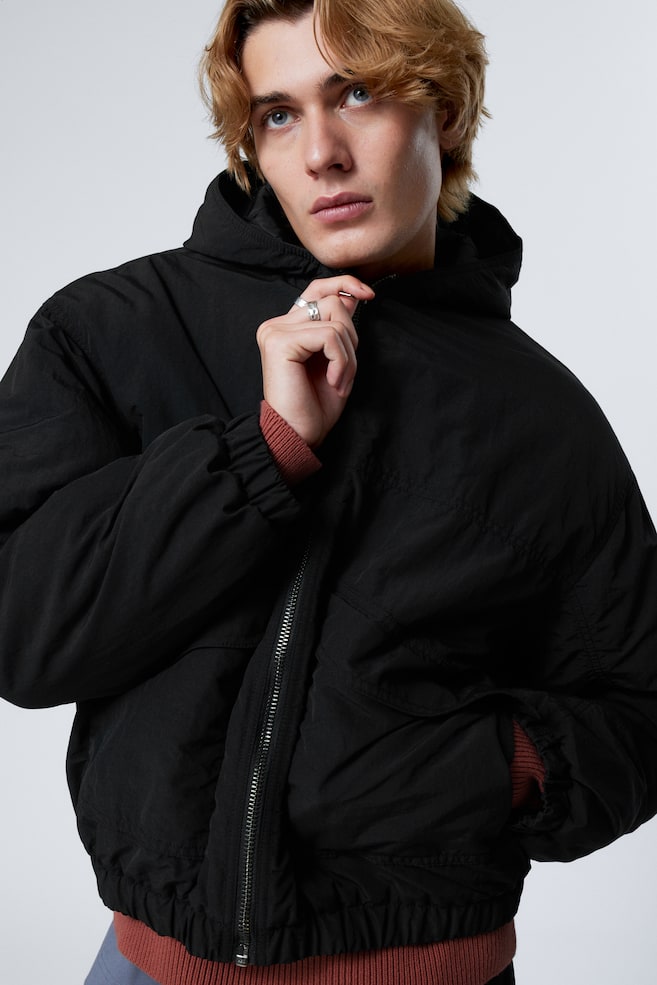 Свободная нейлоновая куртка-бомбер Weekday, черный
Свободная нейлоновая куртка-бомбер Weekday, черный