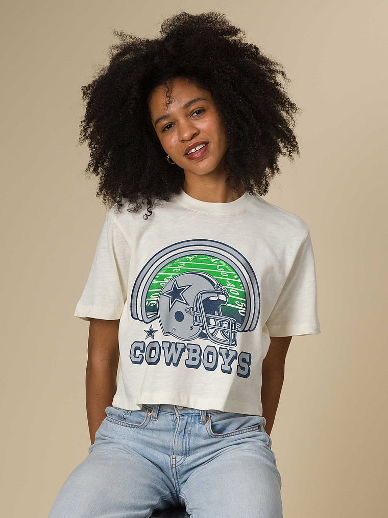 Укороченная футболка с надписью «Игра ковбоев Далласа» Junk Food Clothing, white/ivory
Укороченная футболка с надписью «Игра ковбоев Далласа» Junk Food Clothing, white/ivory