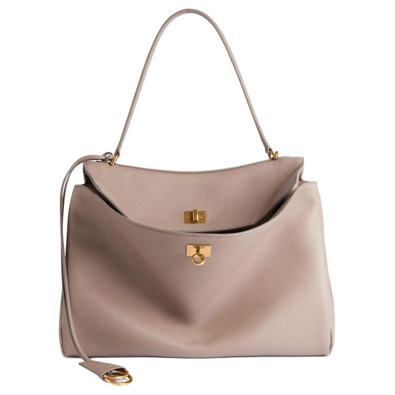 Balenciaga Средняя женская однорукая сумка из телячьей кожи Rodeo Grain цвета сезам
Balenciaga Средняя женская однорукая сумка из телячьей кожи Rodeo Grain цвета сезам