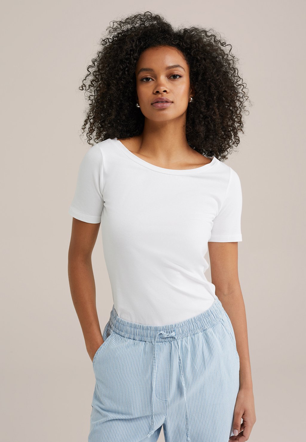 Базовая футболка WE Fashion, белый
Базовая футболка WE Fashion, белый