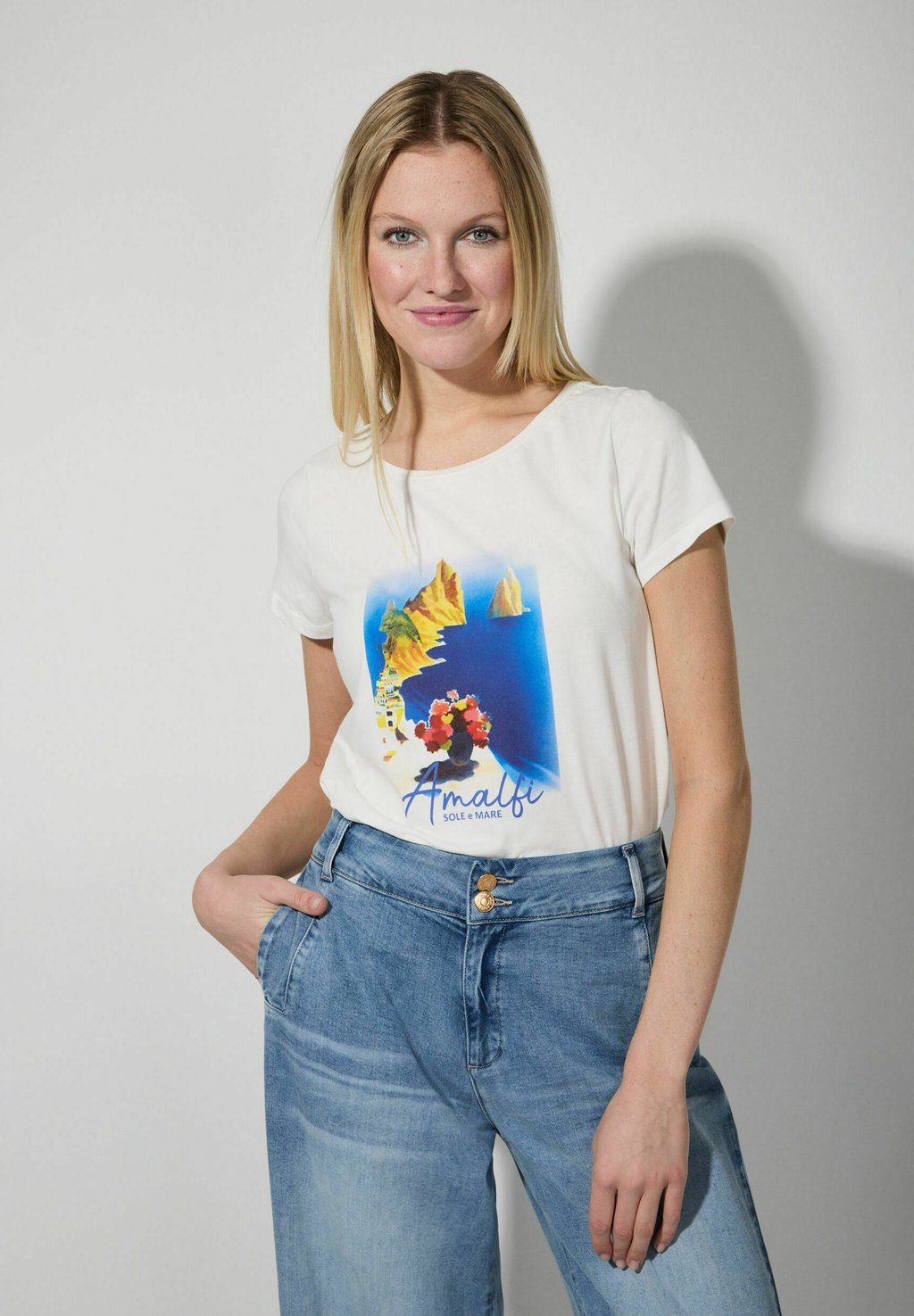 Футболка с принтом More & More, молочный
Футболка с принтом More & More, молочный