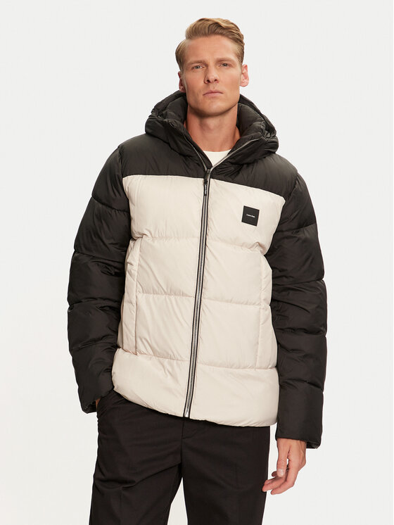 Пуховик стандартного кроя K10K114384 Calvin Klein, бежевый
Пуховик стандартного кроя K10K114384 Calvin Klein, бежевый