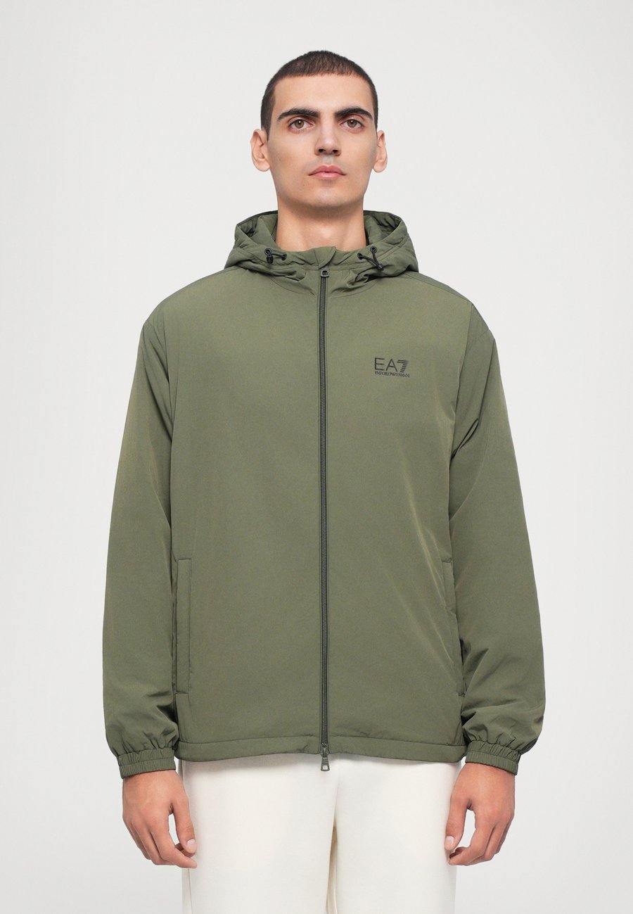 Куртка EA7 Emporio Armani TRAIN CORE, Beetle/Dark Green
Куртка EA7 Emporio Armani TRAIN CORE, Beetle/Dark Green