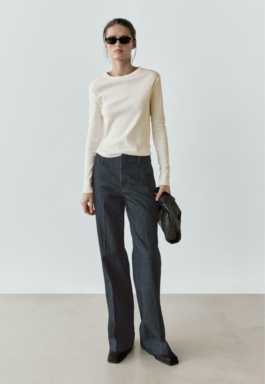 Брюки Massimo Dutti FLARED , Mottled Dark Blue
Брюки Massimo Dutti FLARED , Mottled Dark Blue