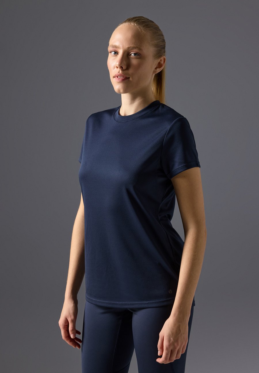 Футболка Even&Odd active Sports T-shirt, Dark Blue/Grey/Dark Blue, Серый, Футболка Even&Odd active Sports T-shirt, Dark Blue/Grey/Dark Blue
Футболка Even&Odd active Sports T-shirt, Dark Blue/Grey/Dark Blue, Серый, Футболка Even&Odd active Sports T-shirt, Dark Blue/Grey/Dark Blue