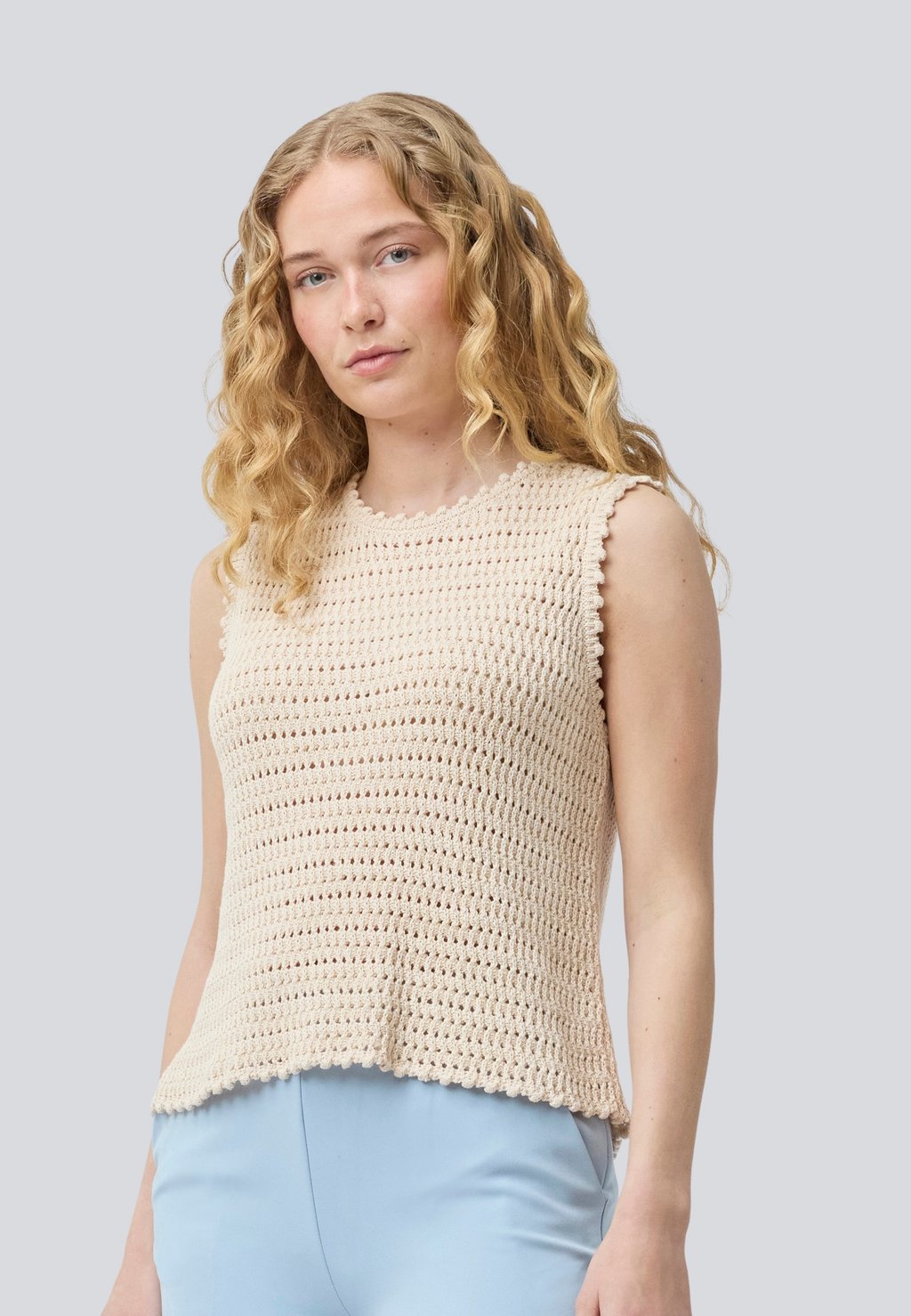 Топ MIE Modström, бежевый
Топ MIE Modström, бежевый