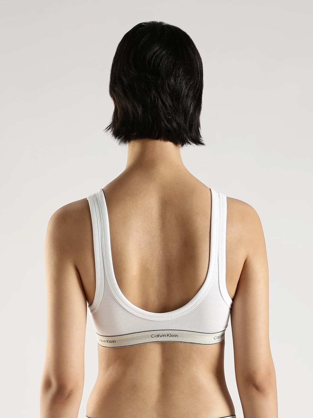 Женский бюстгальтер-бралетт Calvin Klein Underwear Heritage из эластичного хлопка без подкладки с круглым вырезом, White
Женский бюстгальтер-бралетт Calvin Klein Underwear Heritage из эластичного хлопка без подкладки с круглым вырезом, White