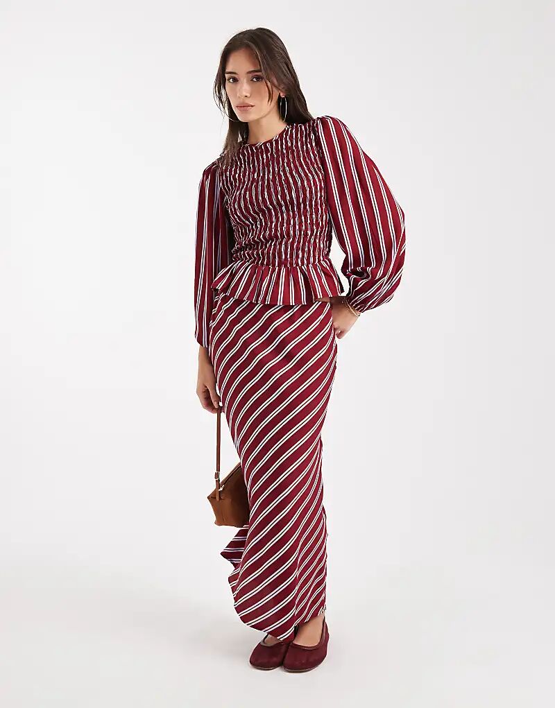 Юбка мидакси Wednesday's Girl в синюю и бордовую полоску
Юбка мидакси Wednesday's Girl в синюю и бордовую полоску