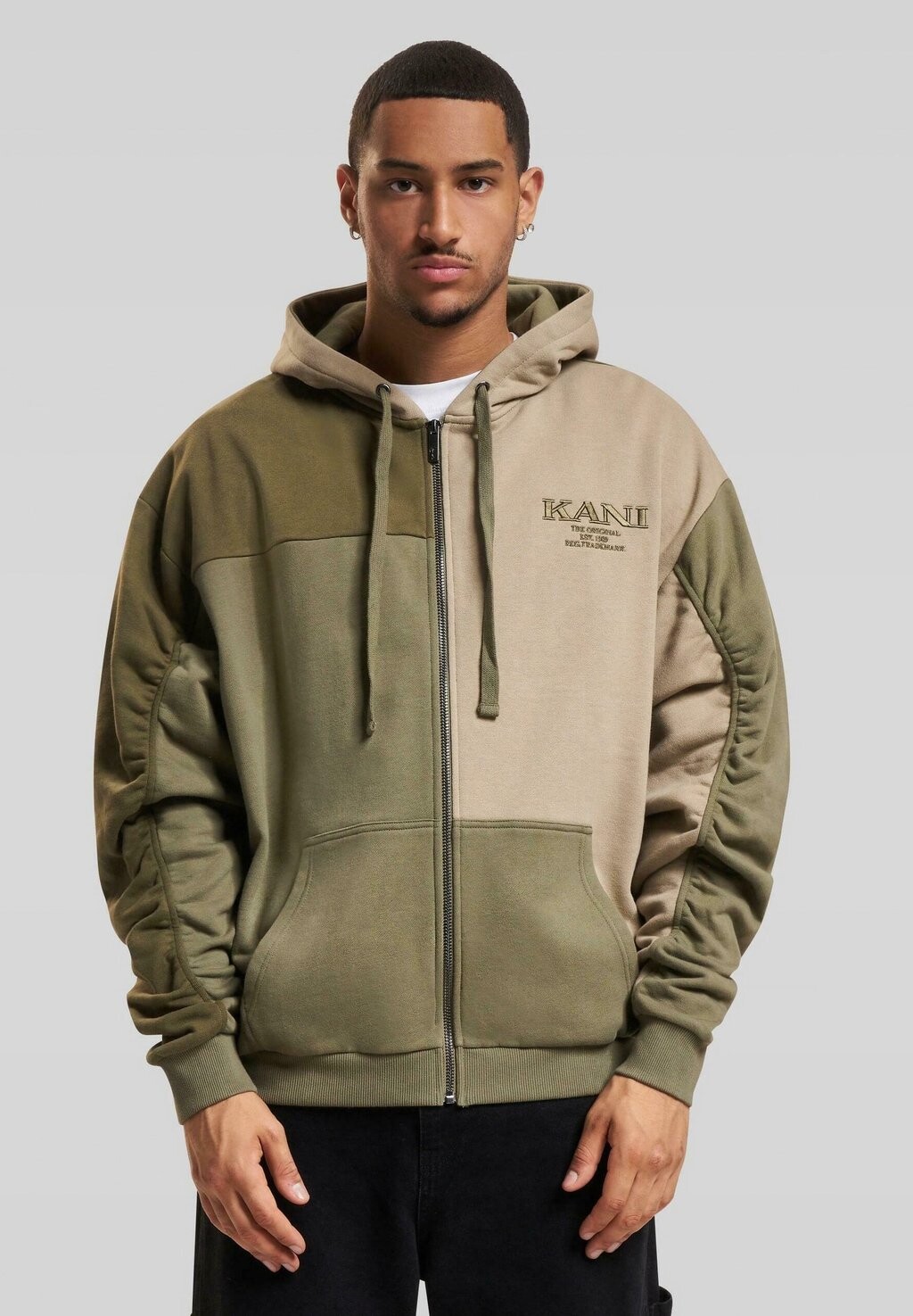 Толстовка на молнии CHEST RETRO OS PATCHWORK Karl Kani, темно-оливковый, Зеленый, Толстовка на молнии CHEST RETRO OS PATCHWORK Karl Kani, темно-оливковый
Толстовка на молнии CHEST RETRO OS PATCHWORK Karl Kani, темно-оливковый, Зеленый, Толстовка на молнии CHEST RETRO OS PATCHWORK Karl Kani, темно-оливковый