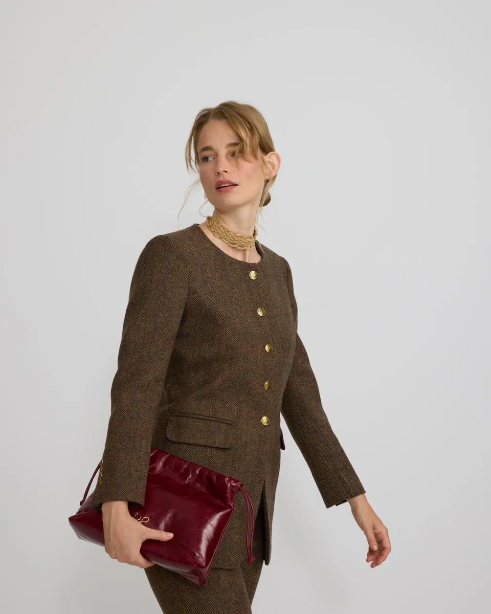 Женский пиджак коричневого цвета с узором «елочка» Silbon
Женский пиджак коричневого цвета с узором «елочка» Silbon