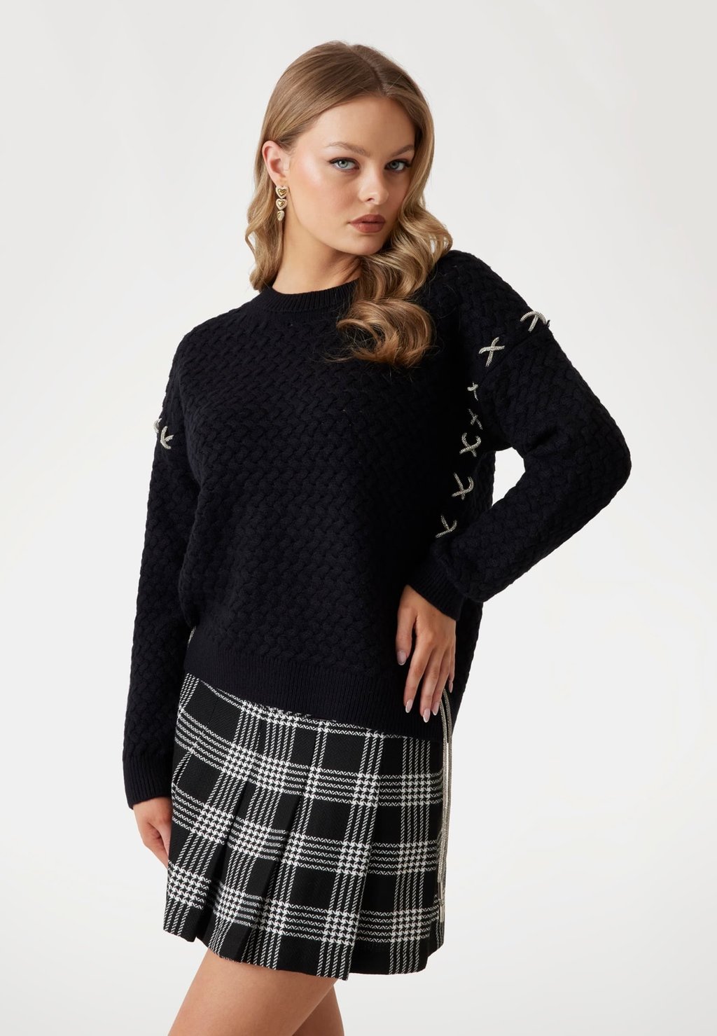 Джемпер Guess, черный
Джемпер Guess, черный