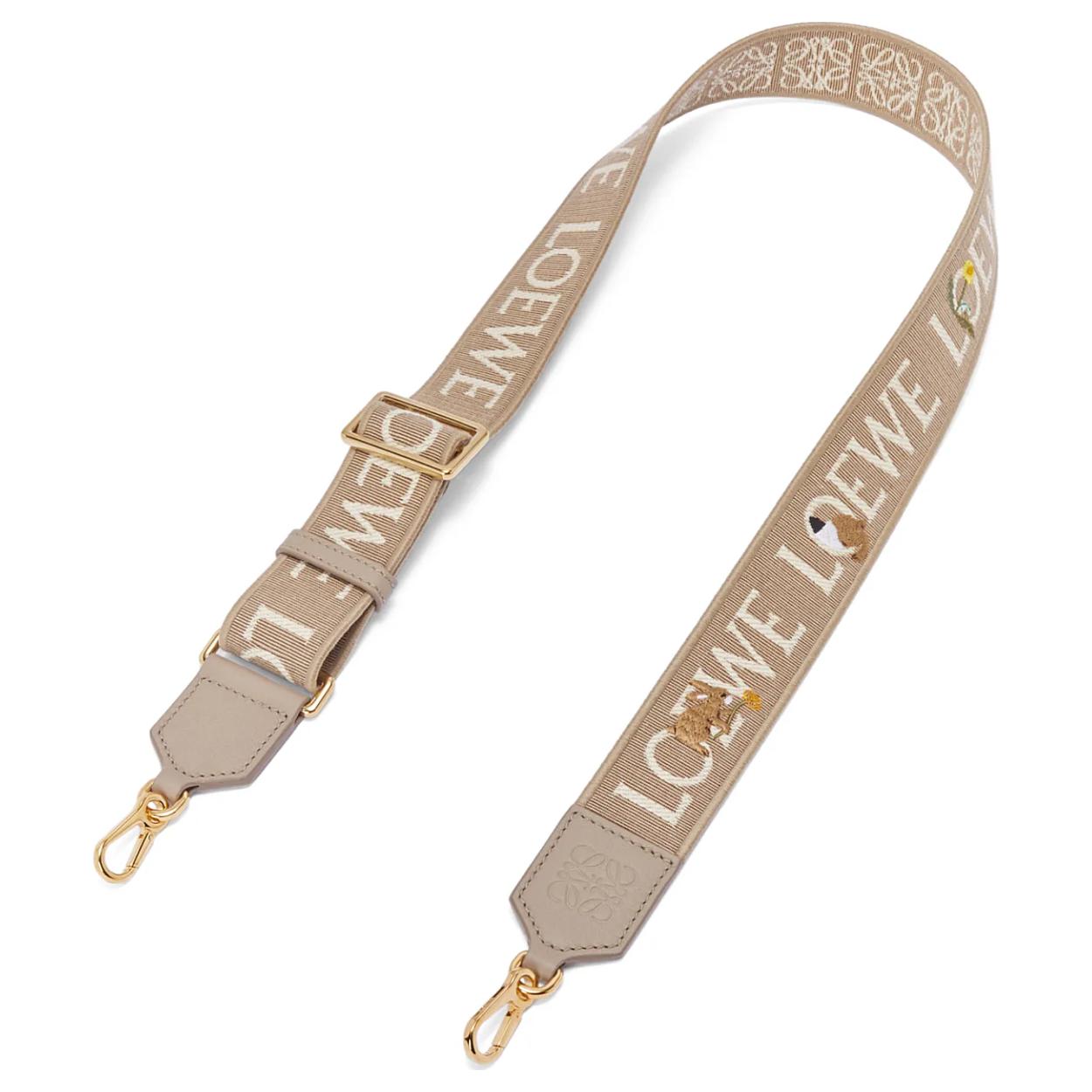 Suna Fujita Collaboration Anagram Fabric Bag Shoulder Strap Women's Sand LOEWE, коричневый
Suna Fujita Collaboration Anagram Fabric Bag Shoulder Strap Women's Sand LOEWE, коричневый