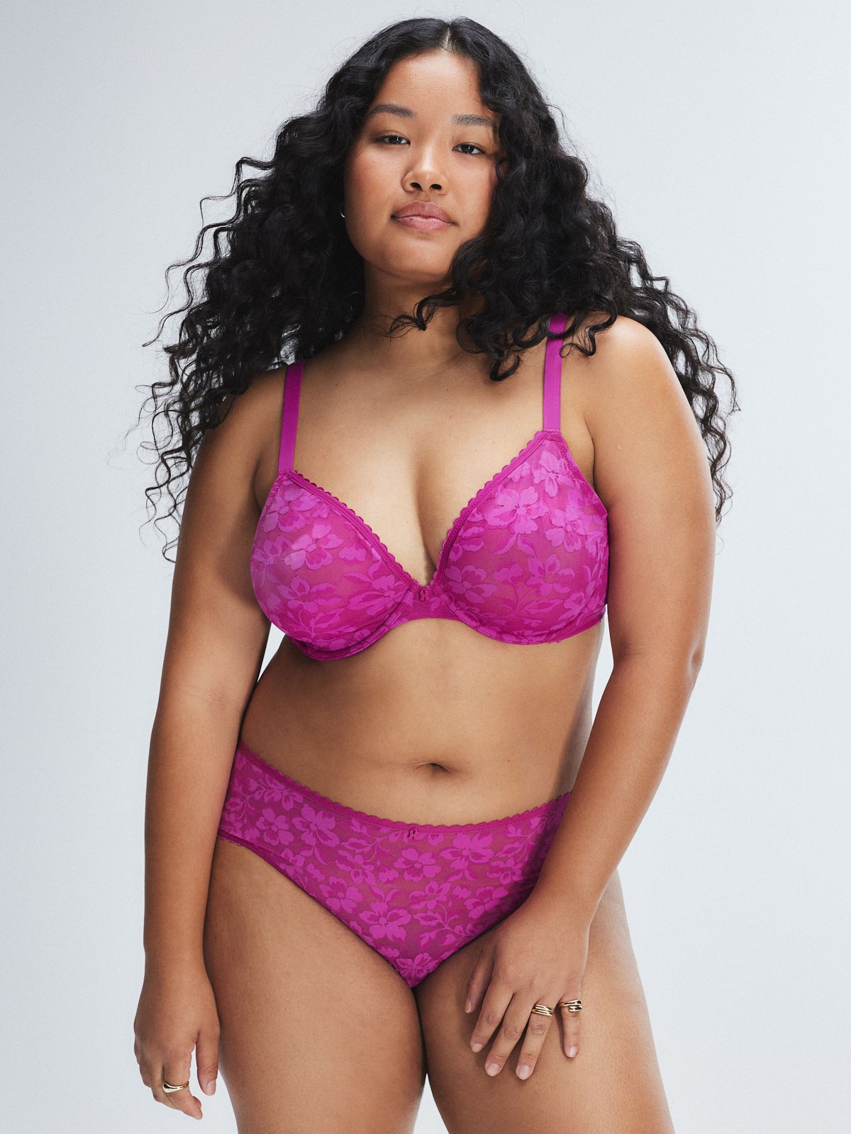 Бюстгальтер с глубоким вырезом Savage X Fenty Lavish Lace Unlined, цвет Purple Passionfruit
Бюстгальтер с глубоким вырезом Savage X Fenty Lavish Lace Unlined, цвет Purple Passionfruit