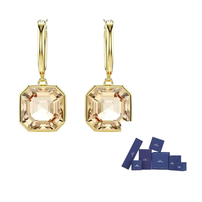 Золотистые серьги-кольца Millenia с кристаллами Swarovski
Золотистые серьги-кольца Millenia с кристаллами Swarovski