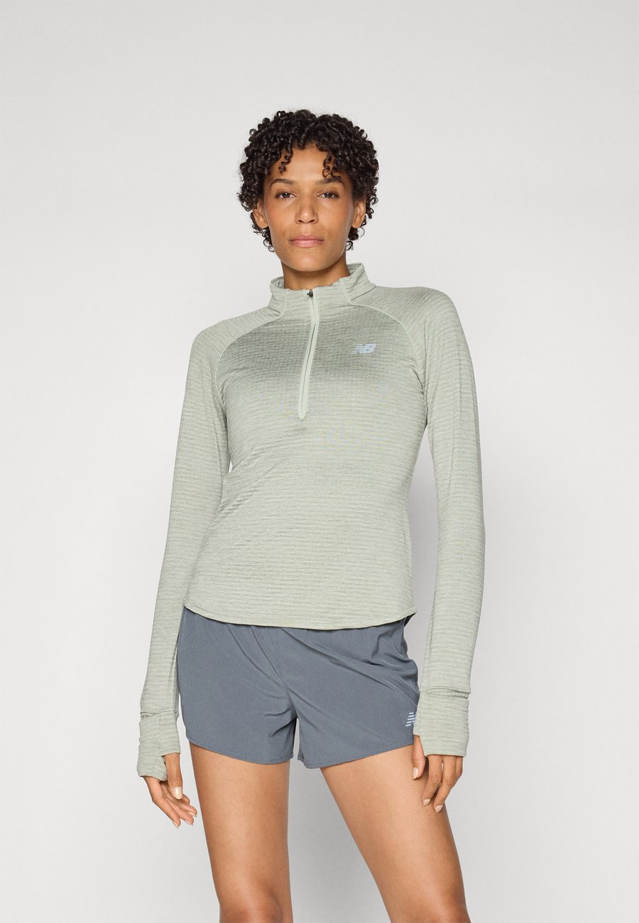 Топ New Balance ATHLETICS GRID 1/2 ZIP, Garter Snake Heather/Green
Топ New Balance ATHLETICS GRID 1/2 ZIP, Garter Snake Heather/Green