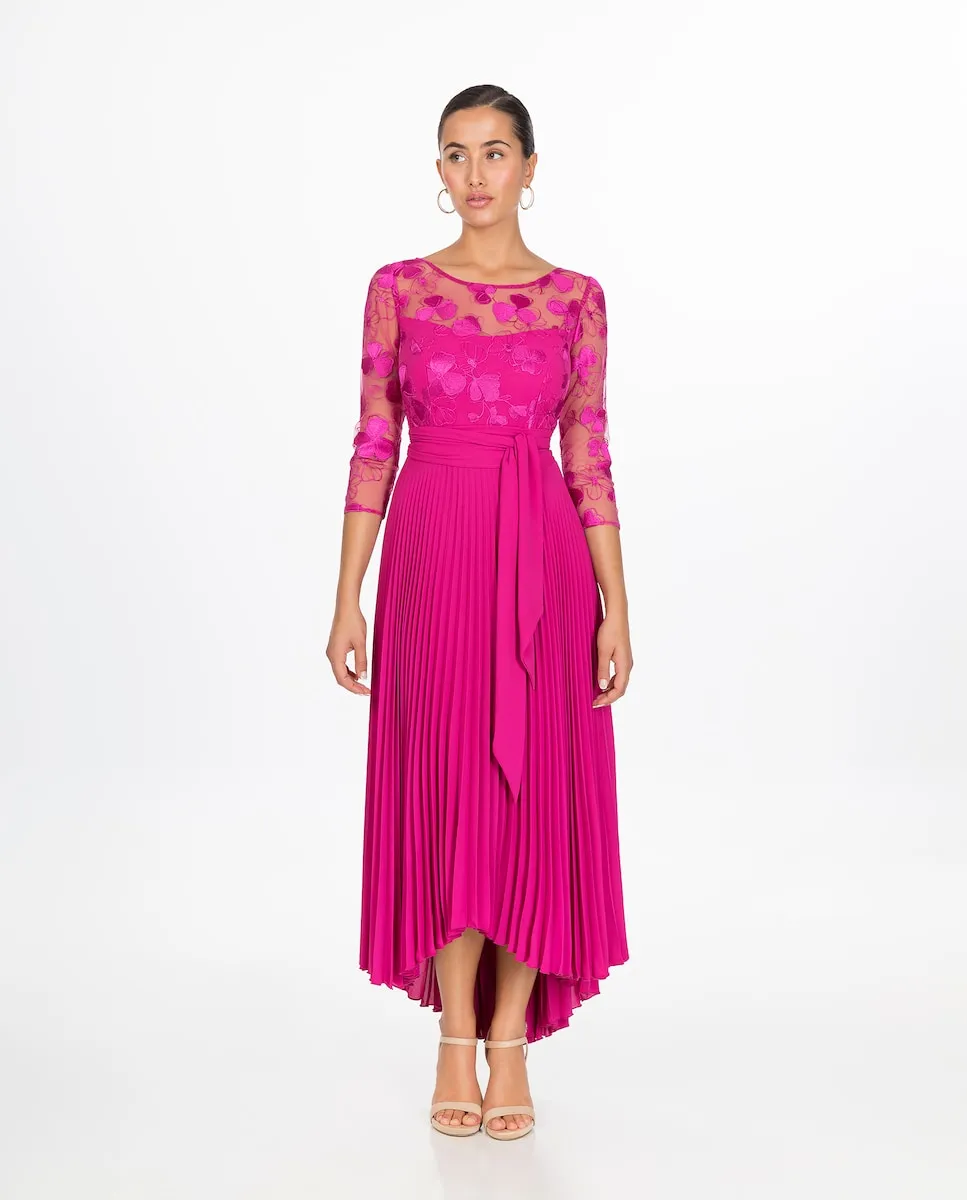 Плиссированное платье миди Sonia Peña, фуксия
Плиссированное платье миди Sonia Peña, фуксия