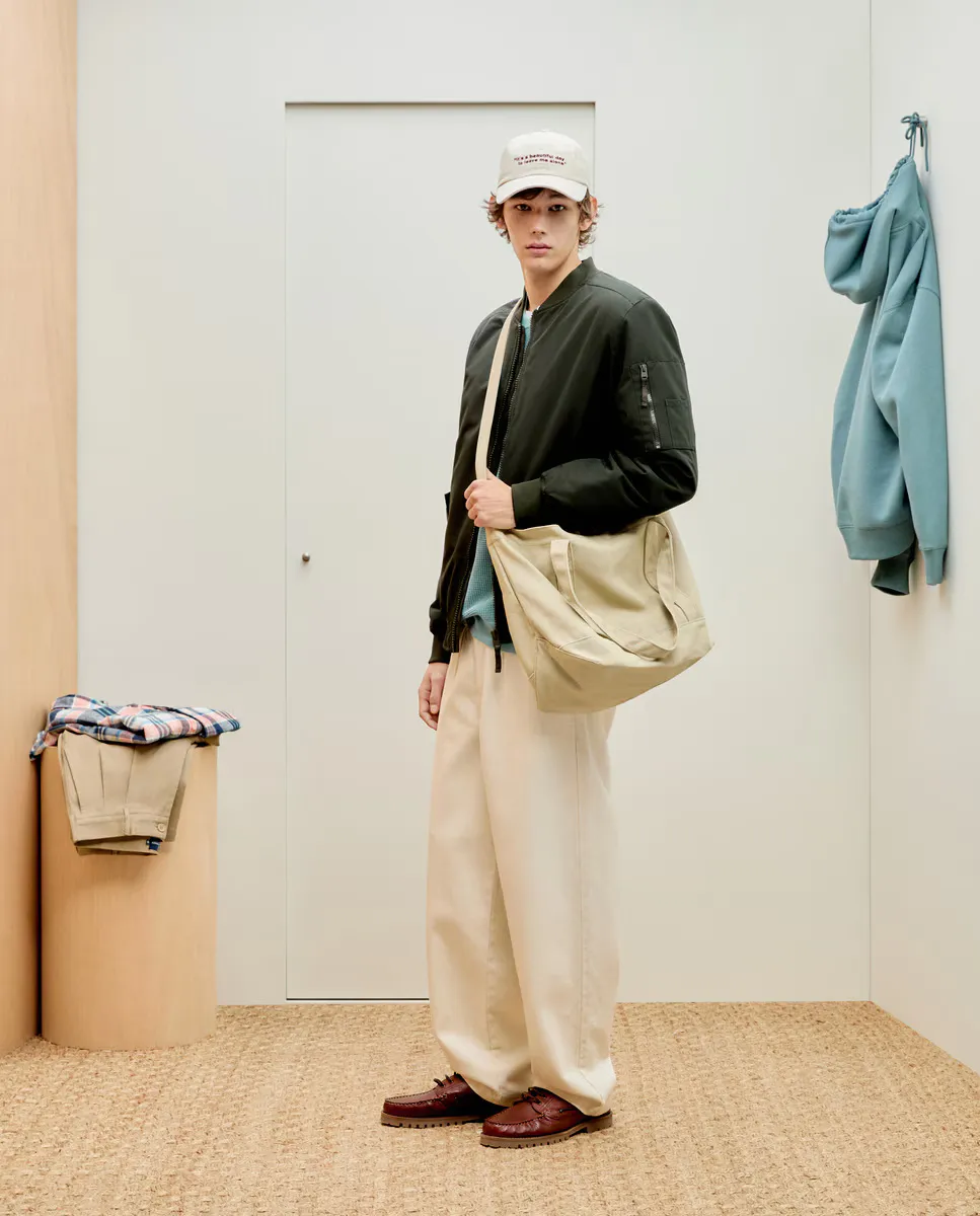 Легкая куртка-бомбер с множеством карманов Green Coast, цвет 520 Kaki
Легкая куртка-бомбер с множеством карманов Green Coast, цвет 520 Kaki