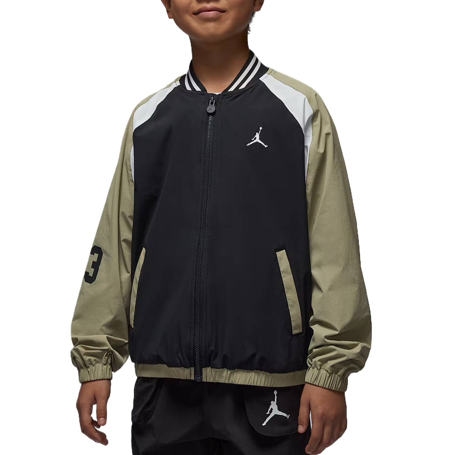 Куртка 23 SS25 для подростков Jordan, серый черный
Куртка 23 SS25 для подростков Jordan, серый черный