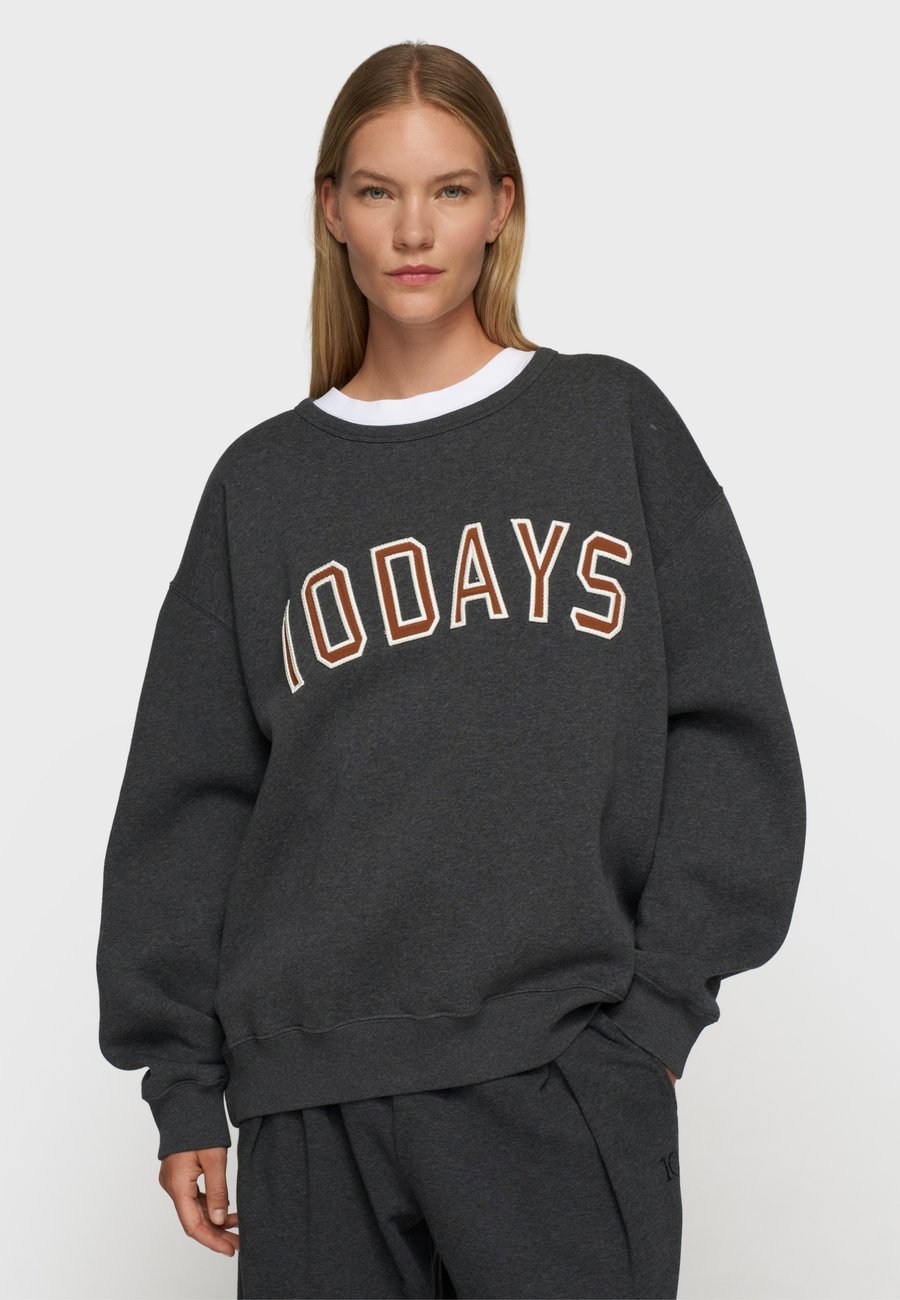 Толстовка 10DAYS Sweatshirt, Antra Melee/Dark Grey
Толстовка 10DAYS Sweatshirt, Antra Melee/Dark Grey